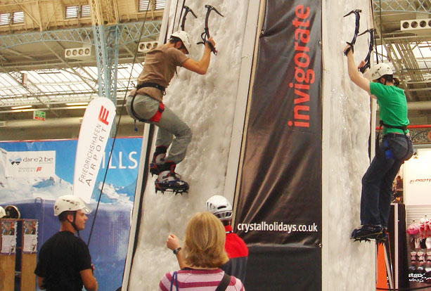 Indoor ice wall for exhibitions and events